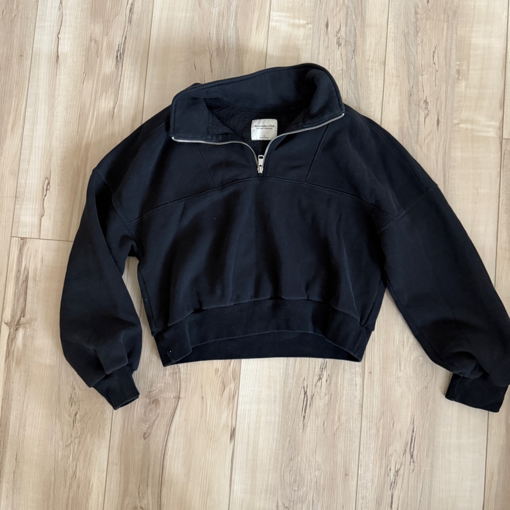 Abercrombie & Fitch Black Half-Zip Cropped Sweatshirt